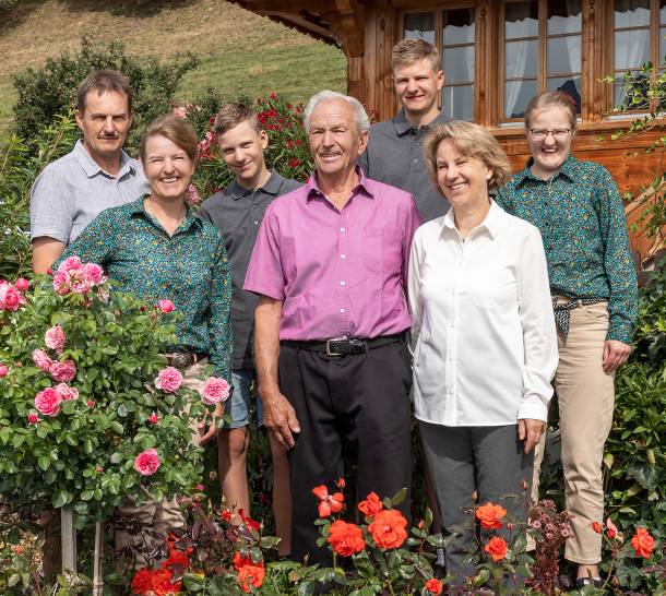 Christian und Anni Egli, Hans und Veronika Oberli-Egli mit den Kinder Hannes, Marie-Rose und Karl-Heiner.